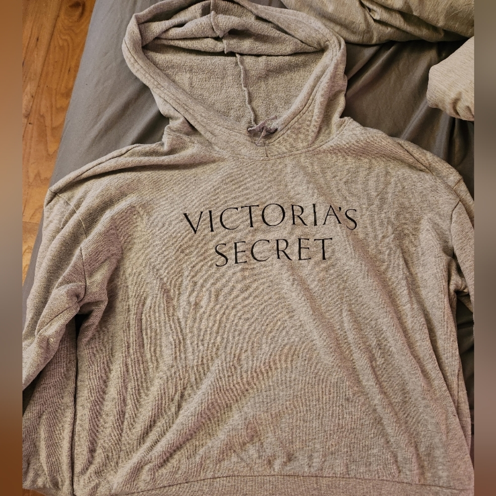 Sweatshirt - Picture 2 of 3